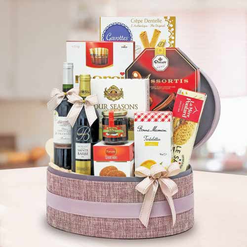 Incredibly Delicious Wine Hamper-Christmas Wine Gift Baskets To Send