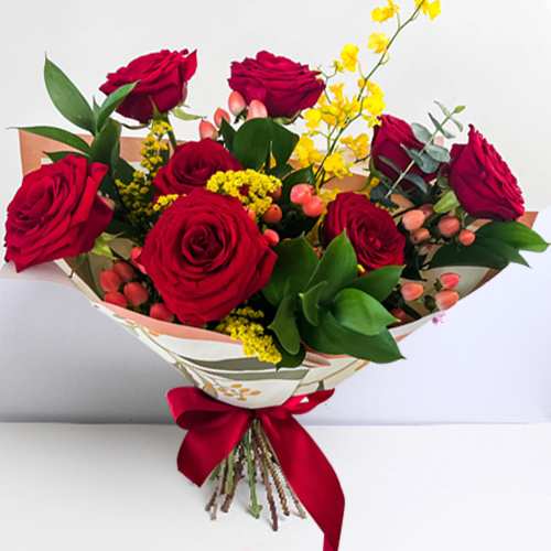 Beautiful Combination Of 8 Roses-Red Rose Bouquet For Boyfriend